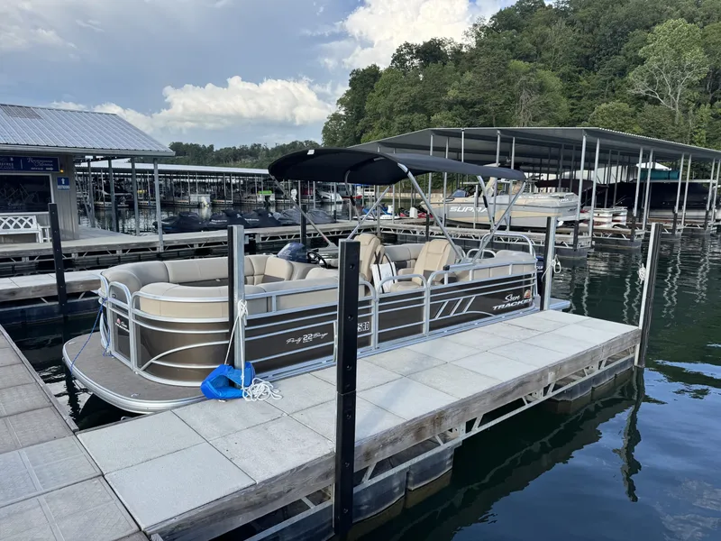 Slide: The Image of Sun Tracker Party Barge 22 RF DLX 2022 - 11