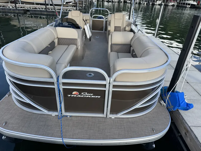 Slide: The Image of Sun Tracker Party Barge 22 RF DLX 2022 - 13