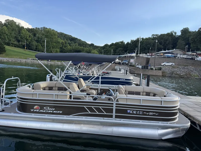 Slide: The Image of Sun Tracker Party Barge 22 RF DLX 2022 - 14