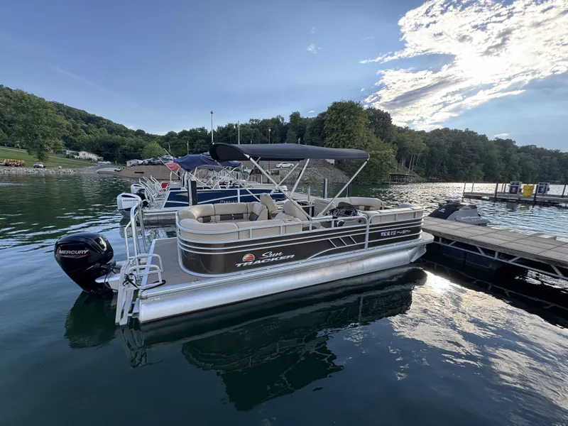 Slide: The Image of Sun Tracker Party Barge 22 RF DLX 2022 - 15