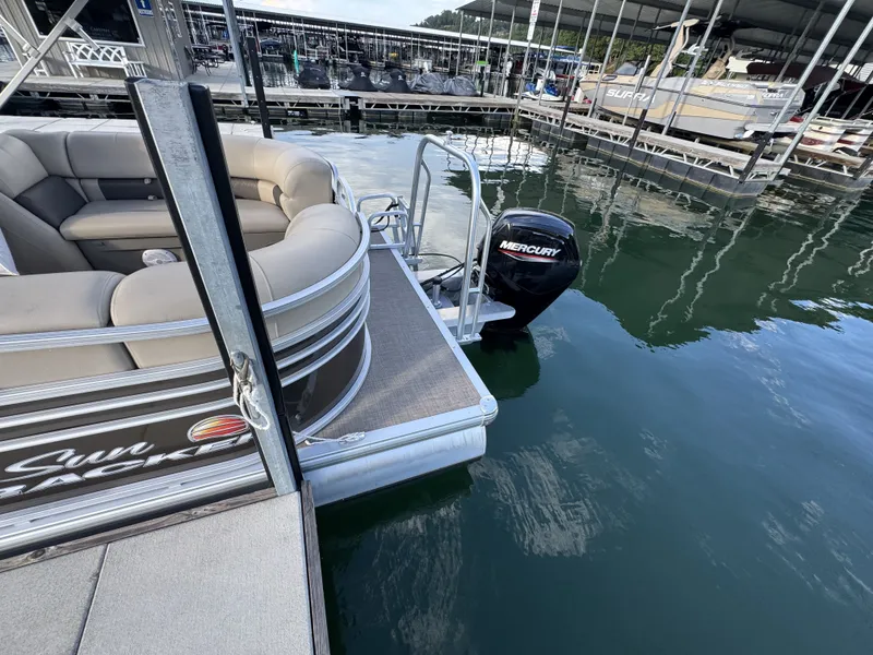 Slide: The Image of Sun Tracker Party Barge 22 RF DLX 2022 - 16