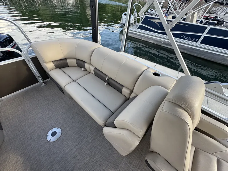 Slide: The Image of Sun Tracker Party Barge 22 RF DLX 2022 - 26