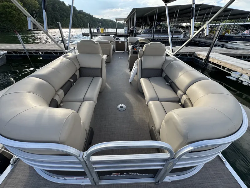 Slide: The Image of Sun Tracker Party Barge 22 RF DLX 2022 - 30