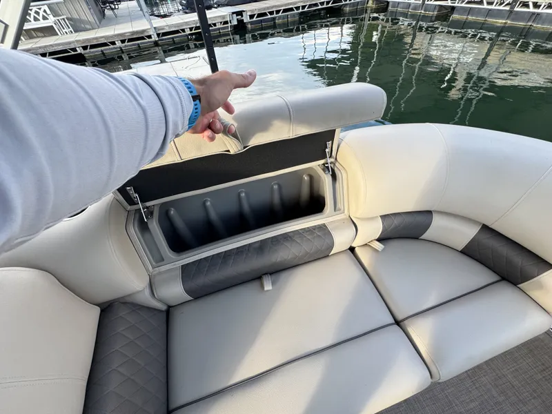 Slide: The Image of Sun Tracker Party Barge 22 RF DLX 2022 - 6