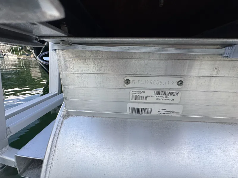 Slide: The Image of Sun Tracker Party Barge 22 RF DLX 2022 - 7