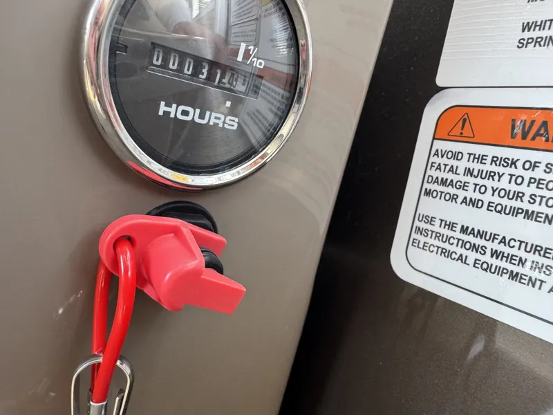 Slide: The Image of Sun Tracker Party Barge 22 RF DLX 2022 - 9