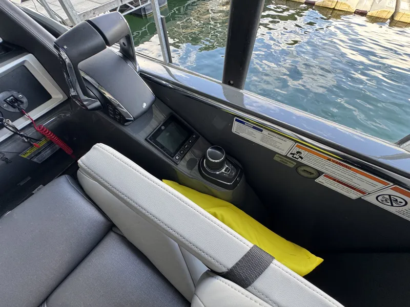 Slide: The Image of Manitou XT 27 Split Rear Windshield (SRW) 2024 - 10