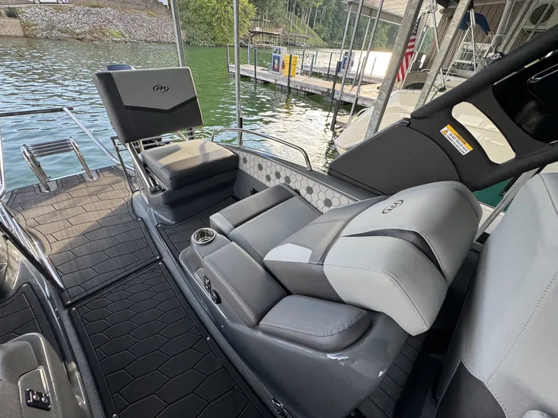 Slide: The Image of Manitou XT 27 Split Rear Windshield (SRW) 2024 - 11