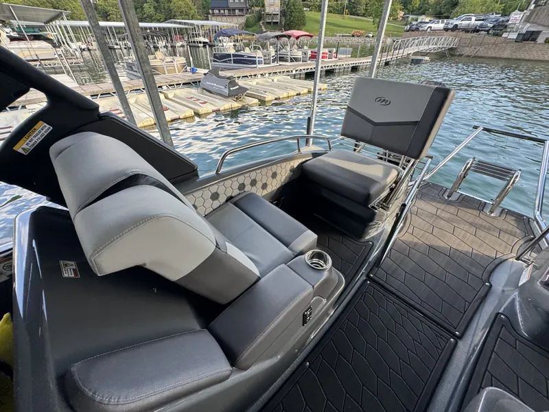 Slide: The Image of Manitou XT 27 Split Rear Windshield (SRW) 2024 - 12