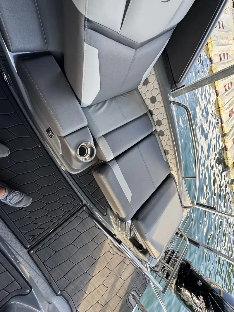 Slide: The Image of Manitou XT 27 Split Rear Windshield (SRW) 2024 - 13