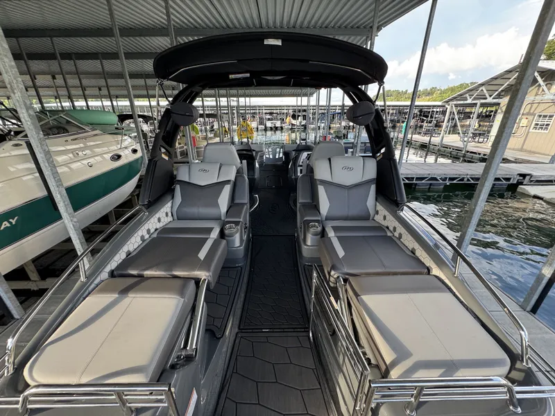 Slide: The Image of Manitou XT 27 Split Rear Windshield (SRW) 2024 - 18