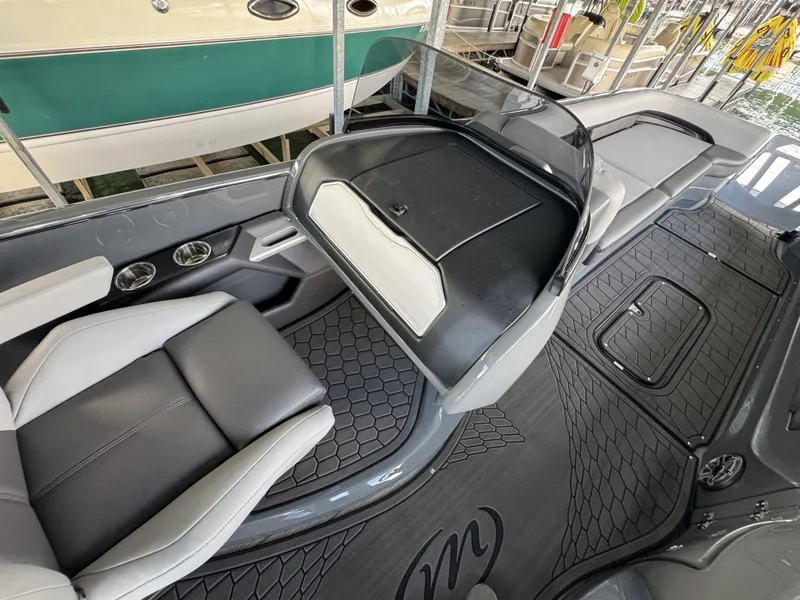 Slide: The Image of Manitou XT 27 Split Rear Windshield (SRW) 2024 - 20