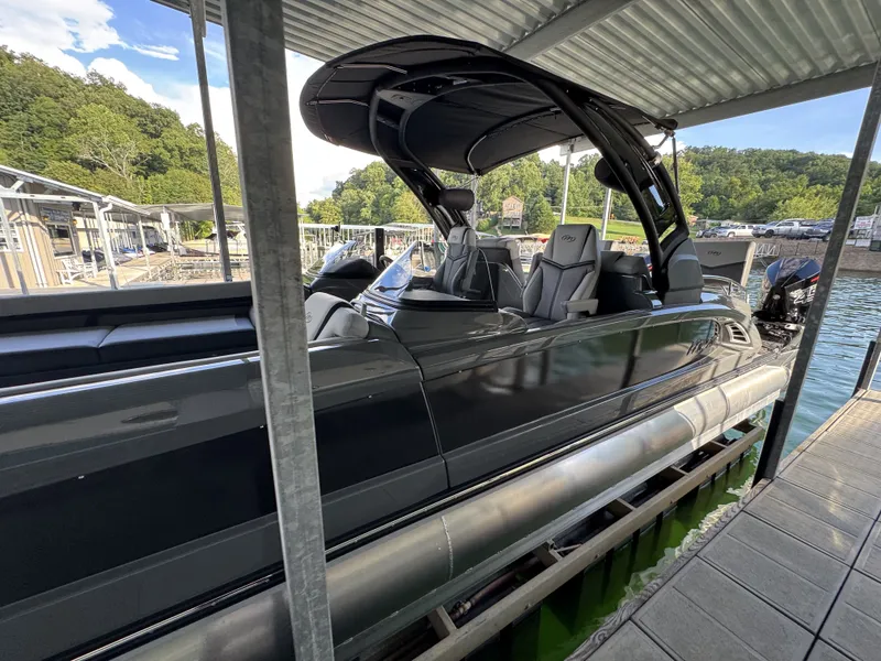 Slide: The Image of Manitou XT 27 Split Rear Windshield (SRW) 2024 - 3