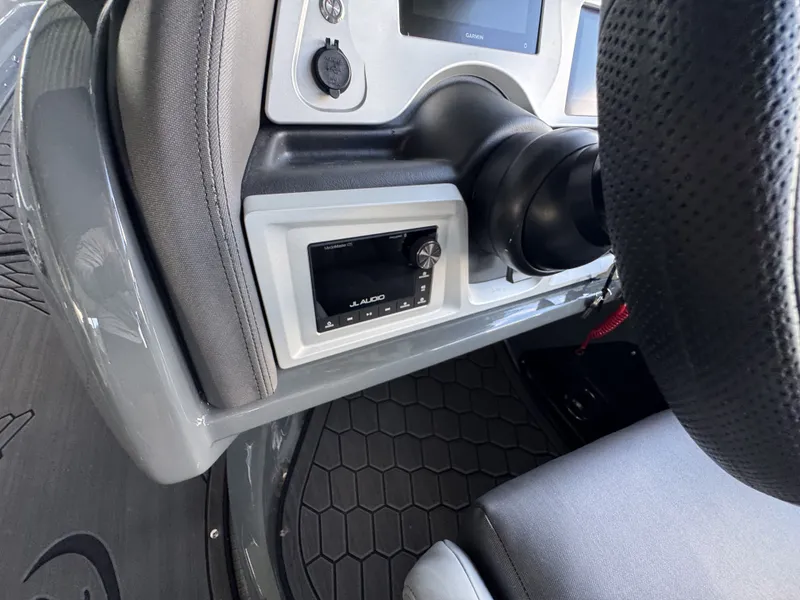 Slide: The Image of Manitou XT 27 Split Rear Windshield (SRW) 2024 - 30