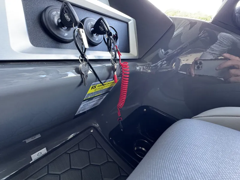 Slide: The Image of Manitou XT 27 Split Rear Windshield (SRW) 2024 - 31