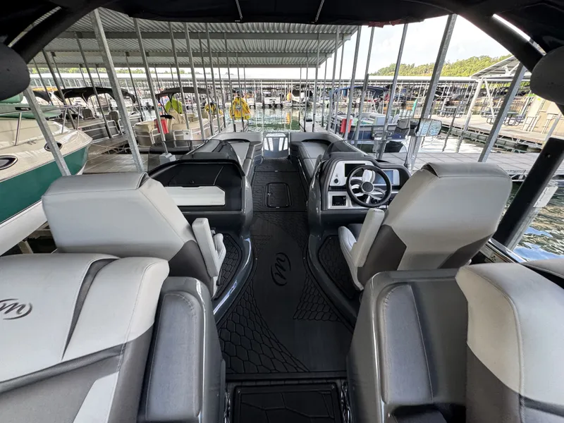 Slide: The Image of Manitou XT 27 Split Rear Windshield (SRW) 2024 - 33