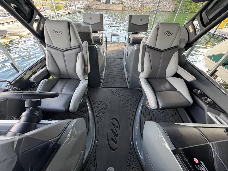 Slide: The Image of Manitou XT 27 Split Rear Windshield (SRW) 2024 - 8