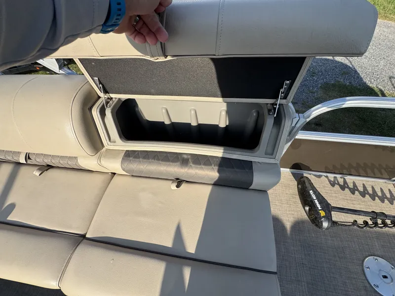 Slide: The Image of Sun Tracker Sportfish 24 XP3 2023 - 10