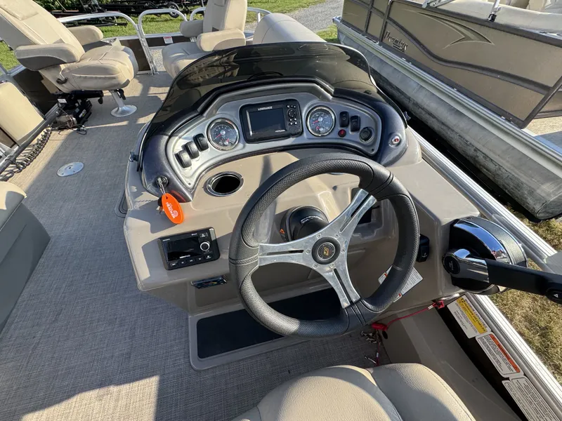 Slide: The Image of Sun Tracker Sportfish 24 XP3 2023 - 13