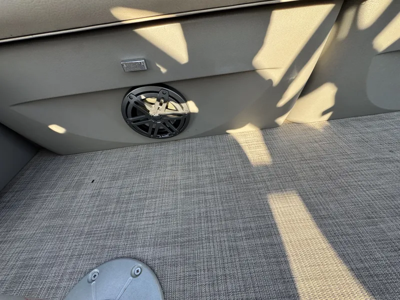 Slide: The Image of Sun Tracker Sportfish 24 XP3 2023 - 14