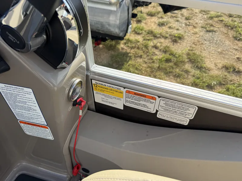 Slide: The Image of Sun Tracker Sportfish 24 XP3 2023 - 15