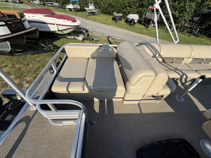 Slide: The Image of Sun Tracker Sportfish 24 XP3 2023 - 17