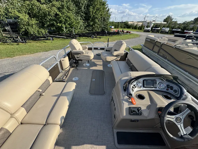 Slide: The Image of Sun Tracker Sportfish 24 XP3 2023 - 20