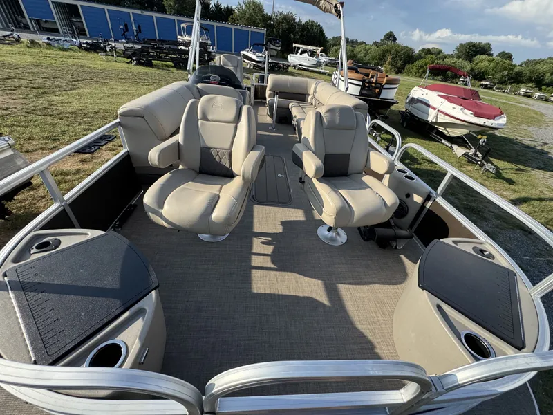 Slide: The Image of Sun Tracker Sportfish 24 XP3 2023 - 26