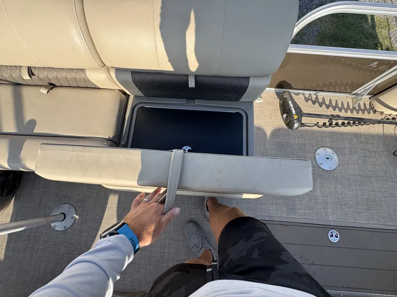 Slide: The Image of Sun Tracker Sportfish 24 XP3 2023 - 33