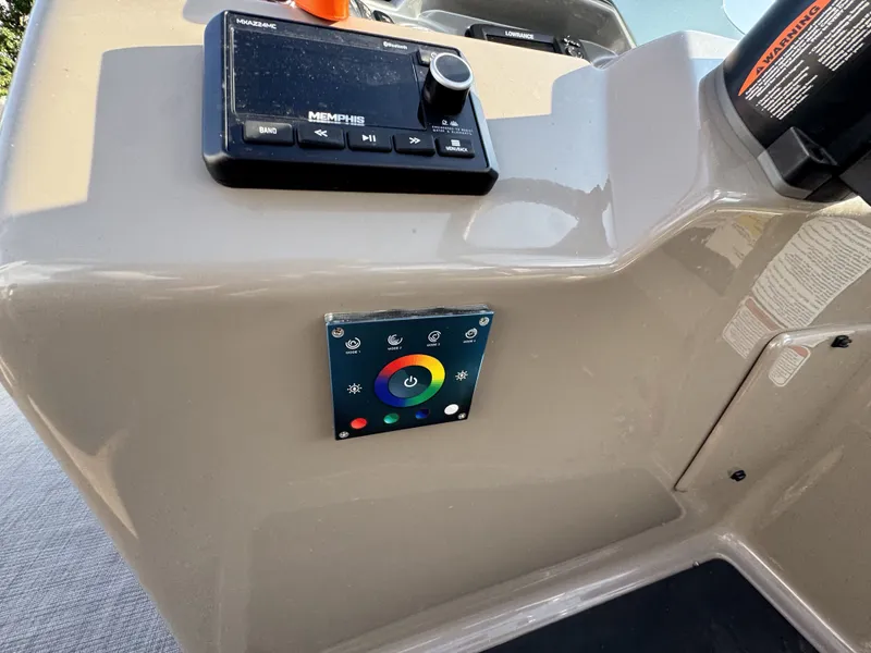 Slide: The Image of Sun Tracker Sportfish 24 XP3 2023 - 36