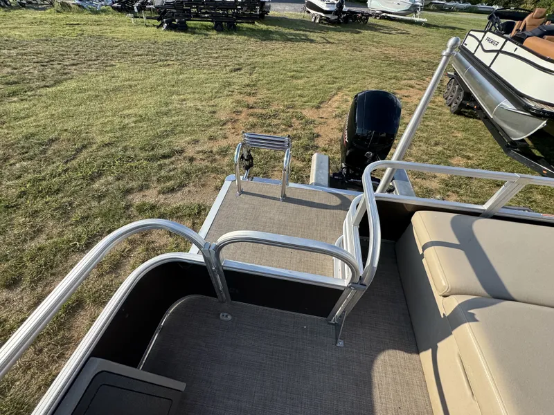 Slide: The Image of Sun Tracker Sportfish 24 XP3 2023 - 37