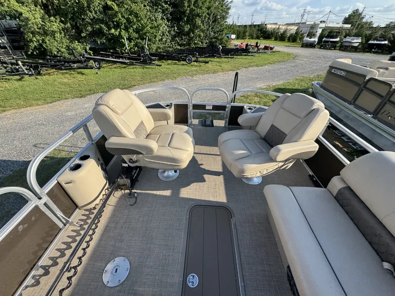 Slide: The Image of Sun Tracker Sportfish 24 XP3 2023 - 41