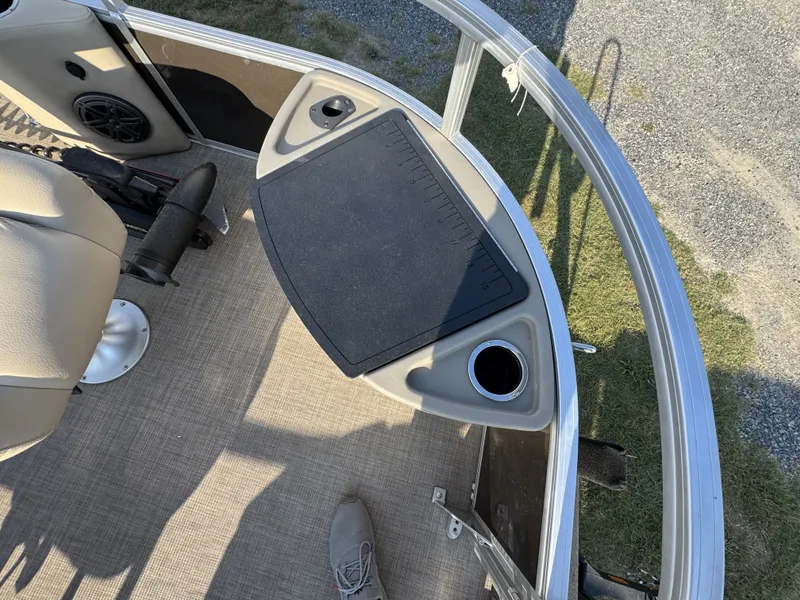 Slide: The Image of Sun Tracker Sportfish 24 XP3 2023 - 7