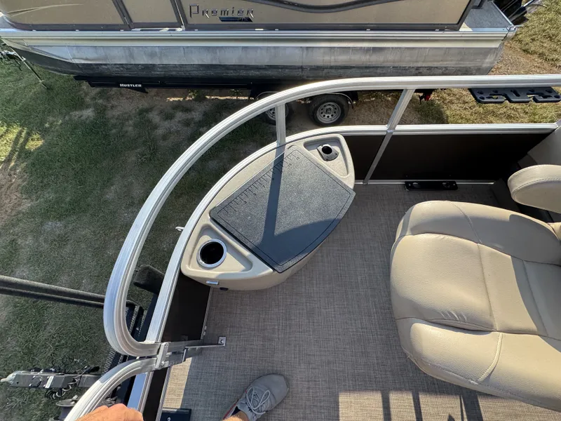 Slide: The Image of Sun Tracker Sportfish 24 XP3 2023 - 8