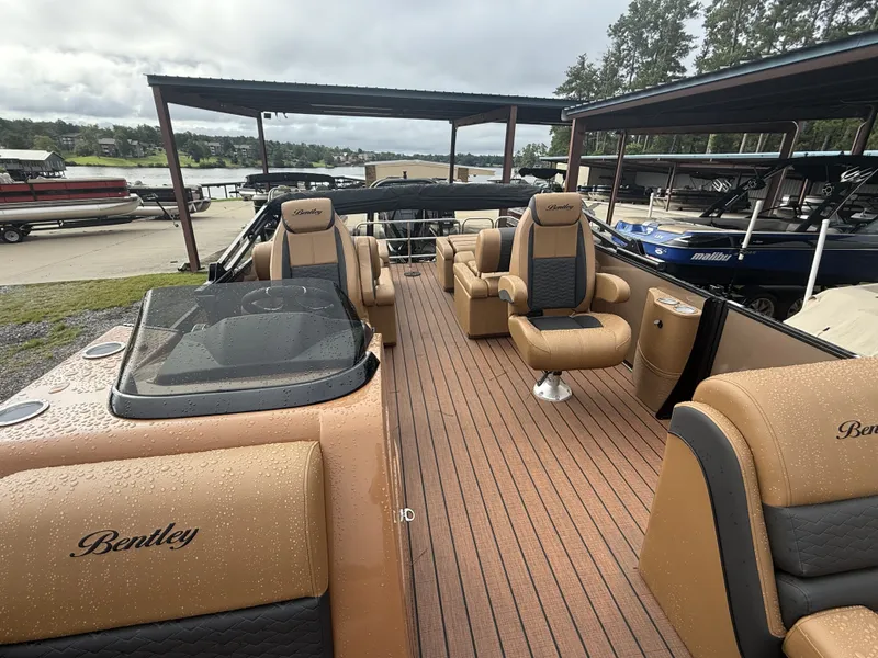 Slide: The Image of Bentley Pontoons 253 Elite Swingback Quad 2026 - 8