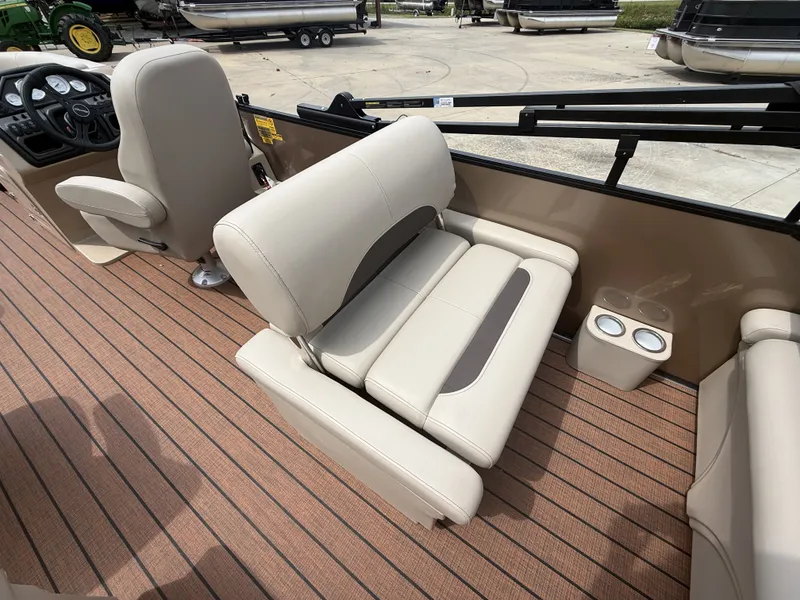 Slide: The Image of Bentley Pontoons Legacy Quad 243 2026 - 11