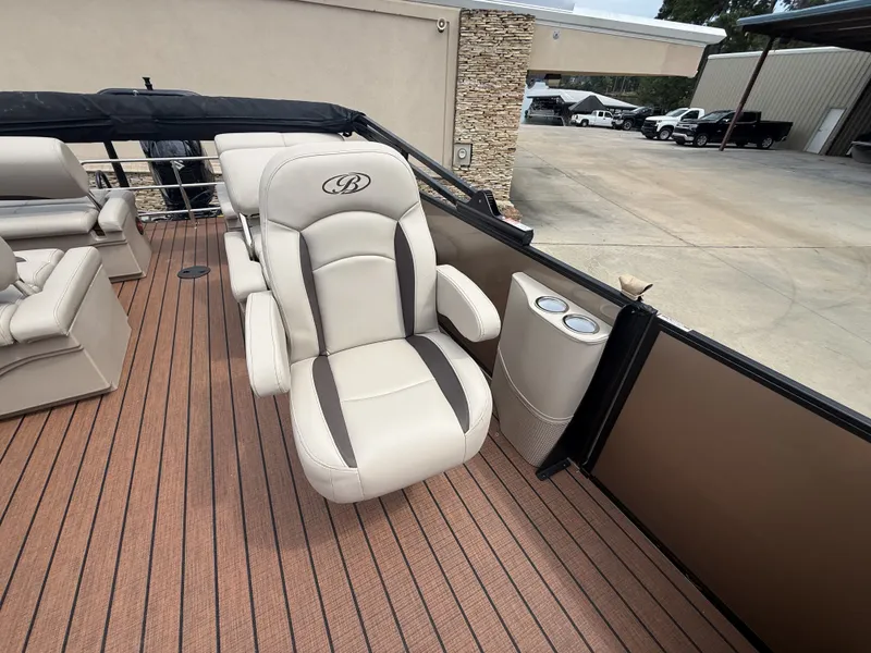 Slide: The Image of Bentley Pontoons Legacy Quad 243 2026 - 17
