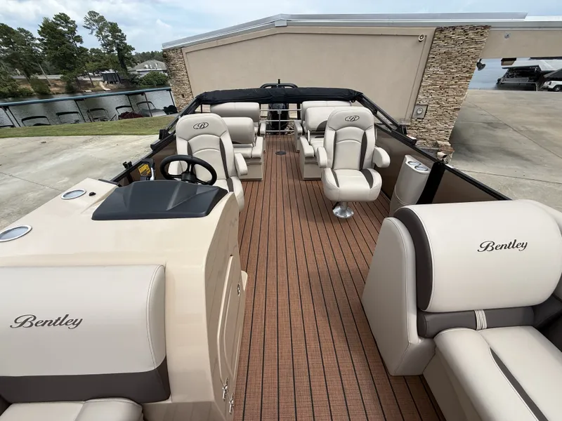 Slide: The Image of Bentley Pontoons Legacy Quad 243 2026 - 7