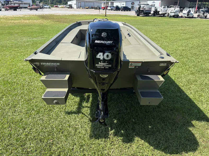 Slide: The Image of Tracker Grizzly 1654 T Sportsman 2026 - 10