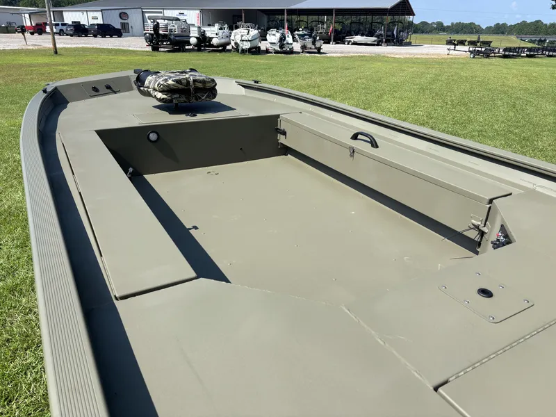 Slide: The Image of Tracker Grizzly 1654 T Sportsman 2026 - 12