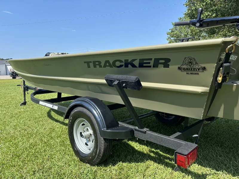 Slide: The Image of Tracker Grizzly 1654 T Sportsman 2026 - 8