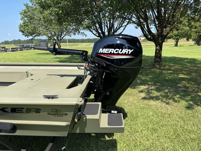 Slide: The Image of Tracker Grizzly 1654 T Sportsman 2026 - 9