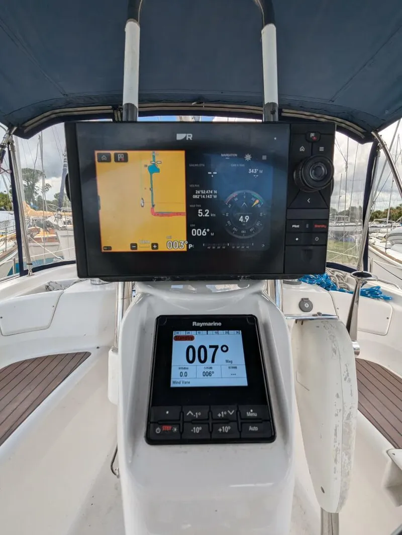 Slide: The Image of Navigation system on 2007 Hunter 45 Center Cockpit sailboat, displaying course and speed. - 20