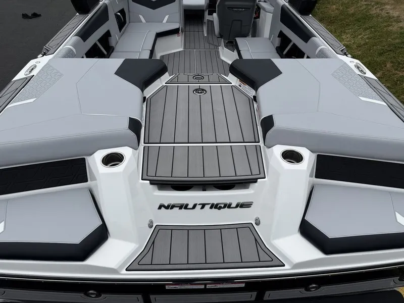 Slide: The Image of Nautique Super Air Nautique GS22 2026 - 5