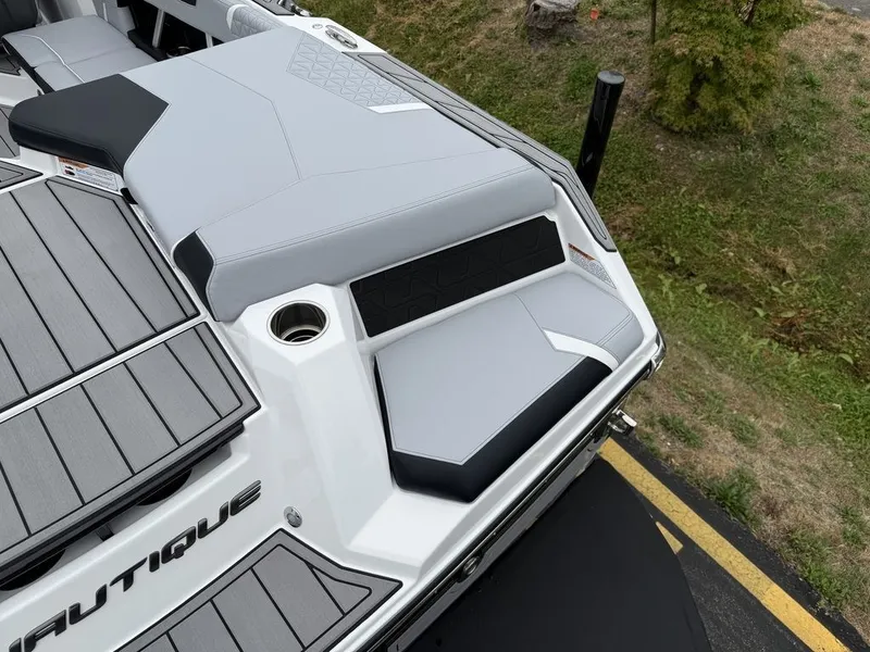 Slide: The Image of Nautique Super Air Nautique GS22 2026 - 6