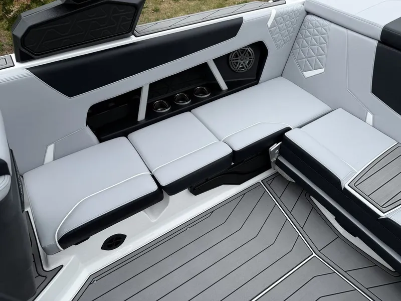 Slide: The Image of Nautique Super Air Nautique GS22 2026 - 9