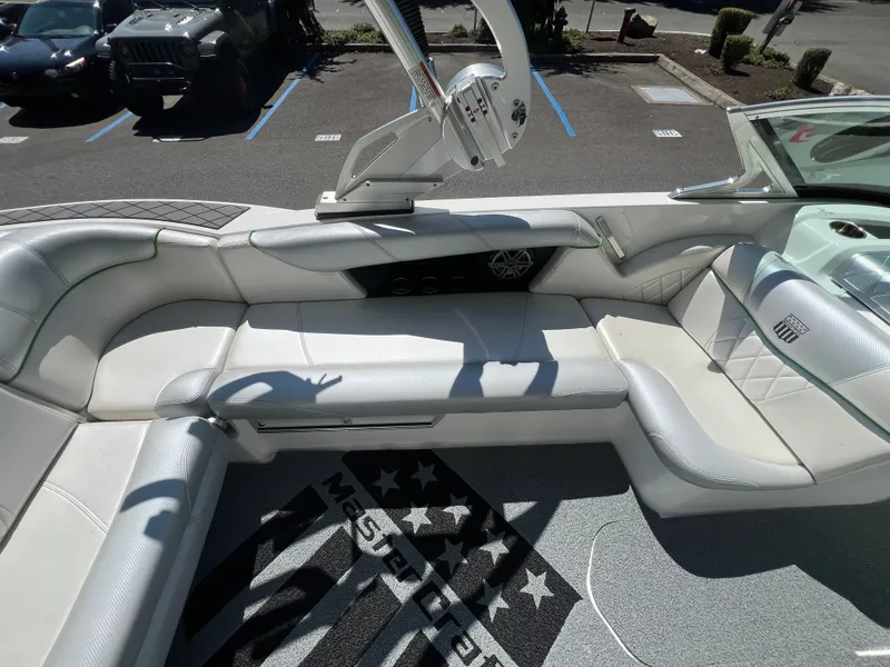 Slide: The Image of MasterCraft X30 2014 - 12