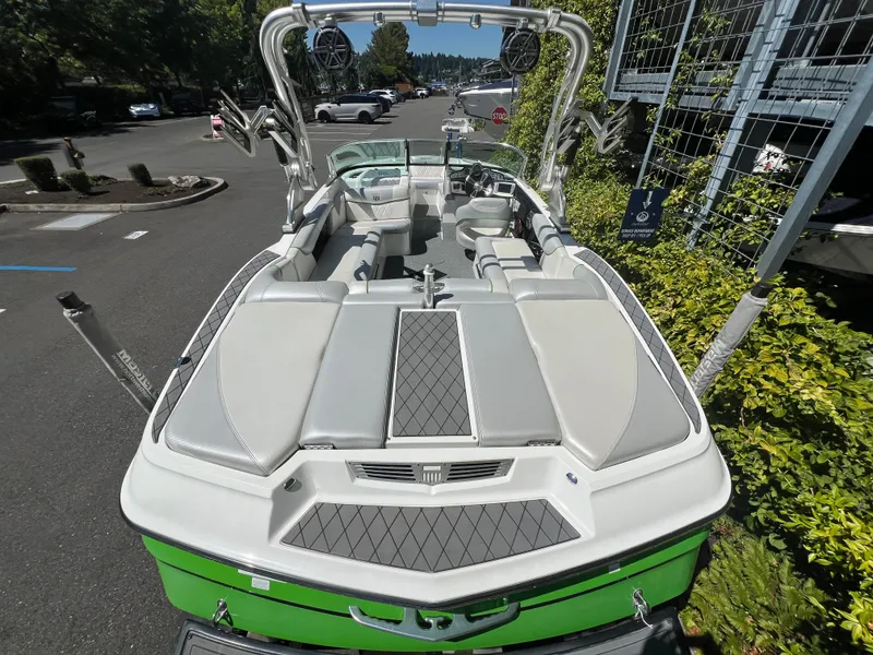 Slide: The Image of MasterCraft X30 2014 - 8