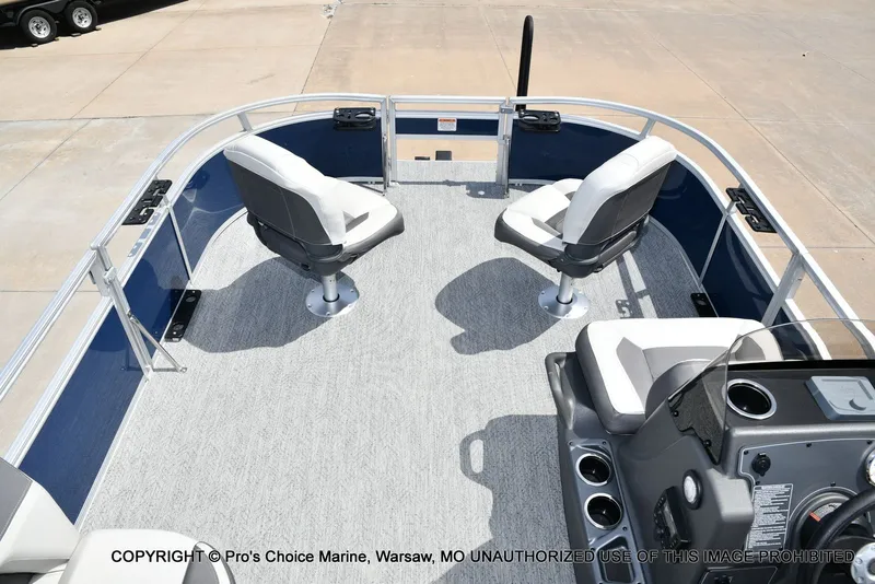 Slide: The Image of Sun Tracker Bass Buggy 16 XL Select 2026 - 13