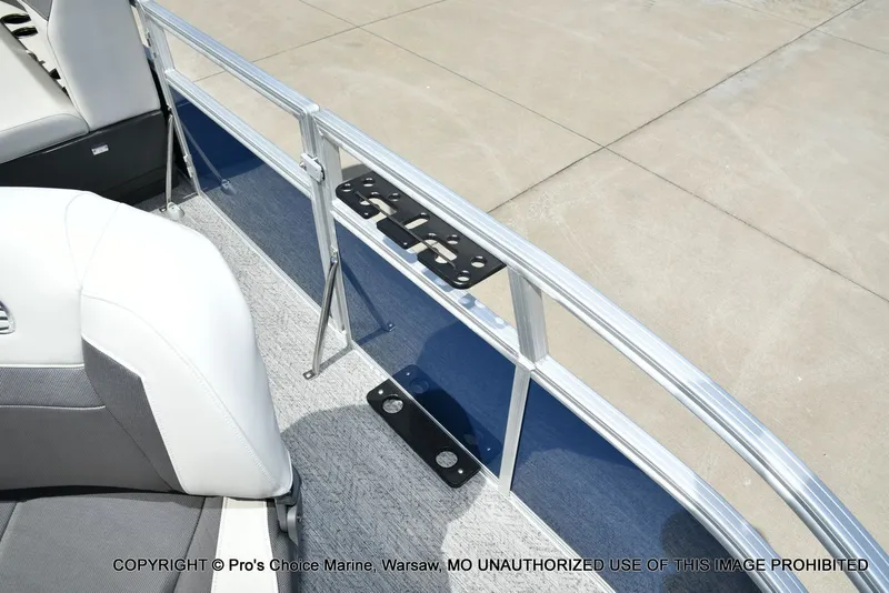 Slide: The Image of Sun Tracker Bass Buggy 16 XL Select 2026 - 32